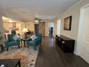 5 min from I-80, cozy little home - Image 2