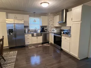 5 min from I-80, cozy little home - Image 4