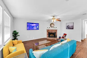 Large Groups Stay | 2King• 8 Beds • Sleeps 16 ppl° - Image 3