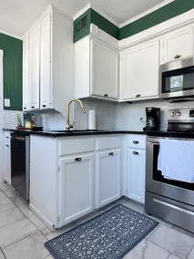 The Rose Inn D | KING 1BD/1BA Apt near Downtown - Image 5