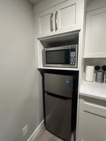 Cozy Budget Friendly 2BR Suite w/ Private Entrance - Image 4