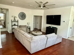 Gated home with private pool in Medical Center - Image 4