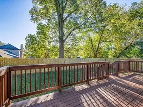 Big Blue spacious home close to the city - Image 2