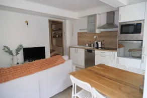 House 1807 - Image 2