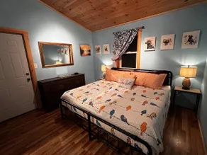 Cozy home with mountain views - Image 4