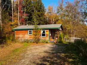 Cozy home with mountain views - Image 2