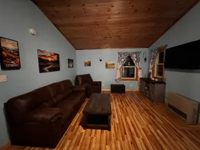 Cozy home with mountain views - Image 3