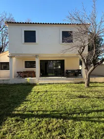 Air-conditioned house with garden, pool & foosball table - Image 5