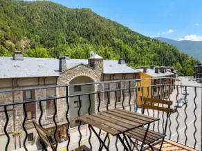 Large Balcony View, spacious 3BD near Ordino - Image 2