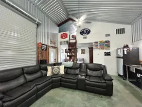 8 Blocks From Splashway ! - Image 2