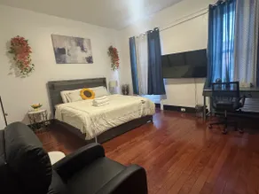 Philadelphia City Center Love Luxury House (King Bed) Perfect Kitchen, 8 minutes from Wells Fargo, Welcome Home! - Image 2