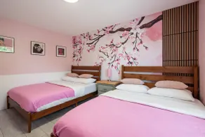 Pink Spot w/ Hot Tub, Game Room + Crazy Bunk Bed! - Image 4