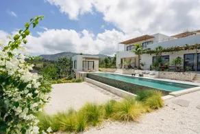 Cliffside Haven in Nusa Penida - Image 3