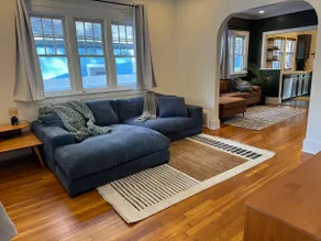 Charming Bungalow Near Downtown - Image 5