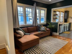 Charming Bungalow Near Downtown - Image 4