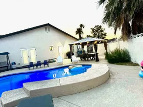 Family Retreat Private Pool Close to Strip/Airport - Image 5