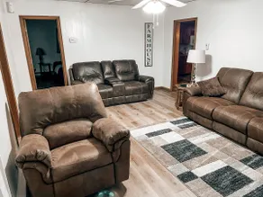 3BR farmhouse- 5 mins from town - Image 3