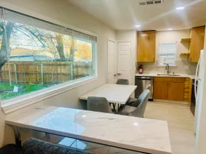 4 BR/2 BA walking distance to AT&T, Ranger Stadium - Image 4