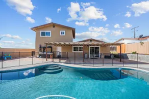 Big Pool House Oasis (Solar heated pool) - Image 3