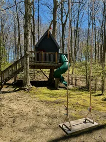 Sauble Beach Getaway with AC and Private Suite - Image 4