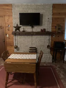 Cabin on the farm in Rockingham County - Image 3