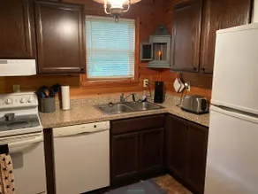 Cabin on the farm in Rockingham County - Image 2