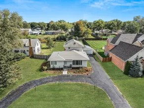 Spacious & Quaint Home | Game Room | LOTS of Beds! - Image 2