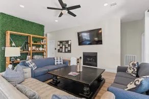 Stylish Home with Hot Tub & Gaming Garage - Image 4