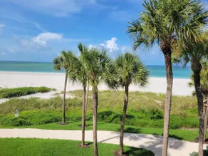 Inn on the Beach Beachfront Studio - Image 3