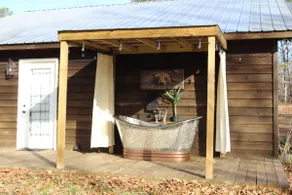 The Shack Cabin / Outdoor tub - Image 5