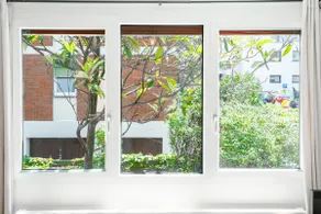 Centrally located studio apartment with private parking, Lugano - Image 4