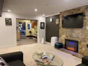 Beautiful Spacious and Private suite - Image 2