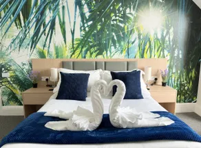 Spectacular beach front luxury house, sleeps 22+ - Image 2