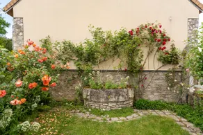 Spacious & bright house • 8 guests • 10 min CDG - Image 3