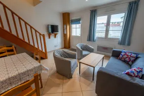 Spacious & bright house • 8 guests • 10 min CDG - Image 2