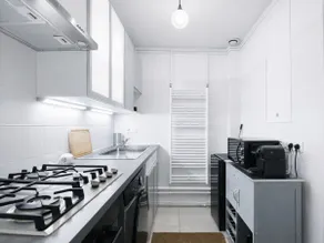 Le Subtil – Elegant Cozy • Netflix • Near Station - Image 2