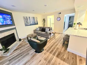 Lake living, modern and cozy. - Image 4