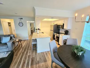 Lake living, modern and cozy. - Image 5