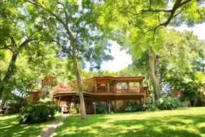 Sleeps 32 Waterfront Lake House - Image 2