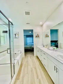 Charming & Modern 3B 2.5BA Home with Warm Decor - Image 5