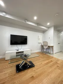 Toronto Modern Haven: 1 BR w/ Queen Sofa Bed - Image 2