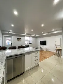 Toronto Modern Haven: 1 BR w/ Queen Sofa Bed - Image 3