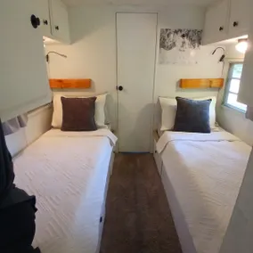 Caravan Cabin! - Image 5