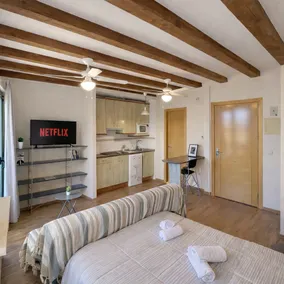 PL Mayor, Apartment with a double bed and a sofa bed 1 - Image 2