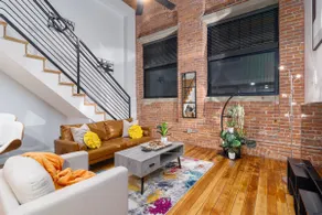 Stylish 2BR Near Brown, Dining, Nurses, Hospital - Image 2