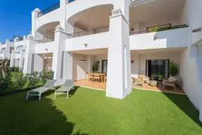 Sunny apartment w/ private garden + sun beds ! - Image 2