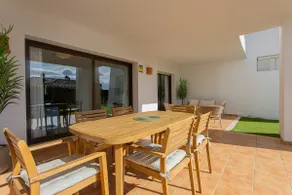 Sunny apartment w/ private garden + sun beds ! - Image 4