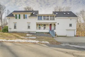 Tasteful Gardiner Triplex Near Downtown Augusta! - Image 3