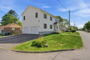 Walk To Beach | Spacious House - Image 3