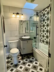 Concord 3br/Jetted tub - Work, entertain, relax! - Image 4